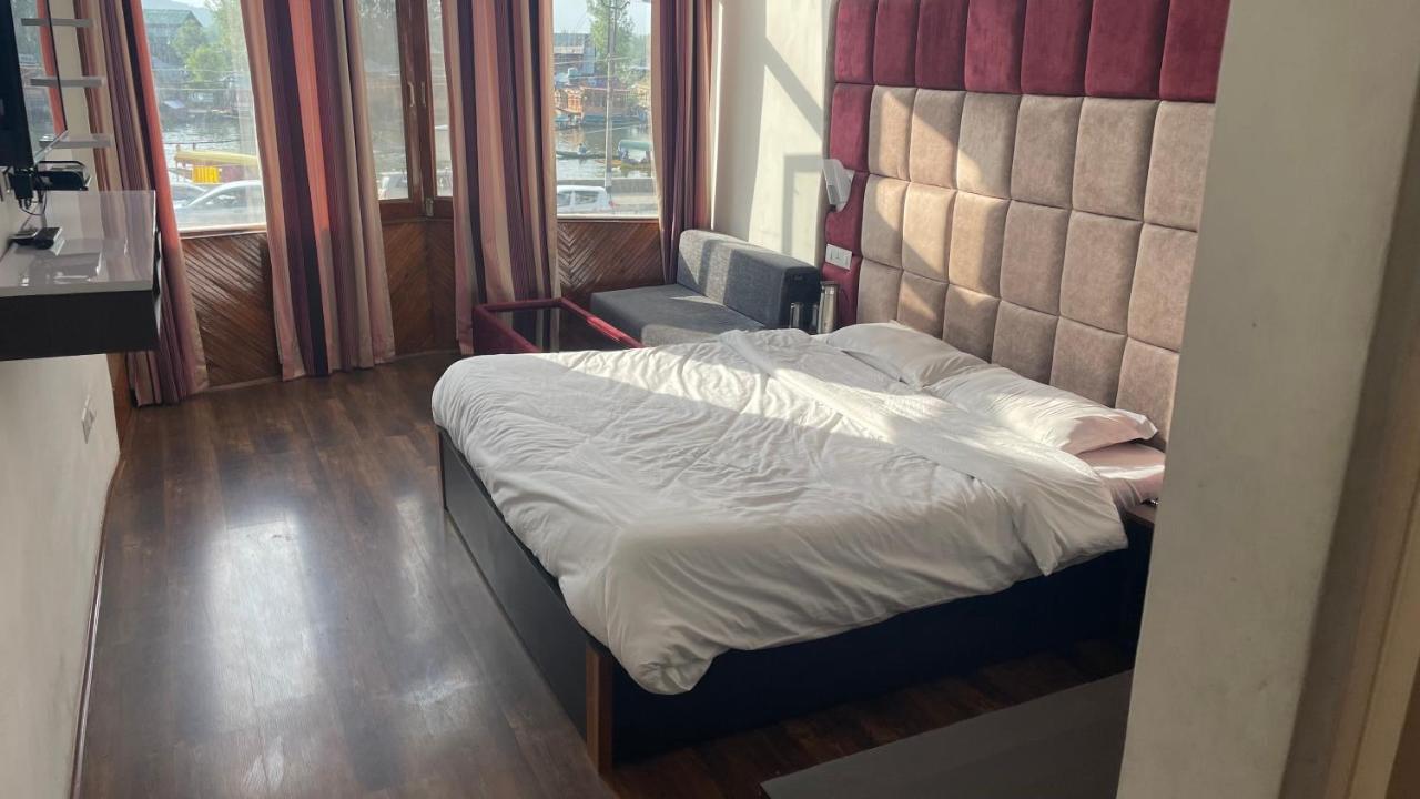 Hotel Senorita Srīnagar Exteriér fotografie